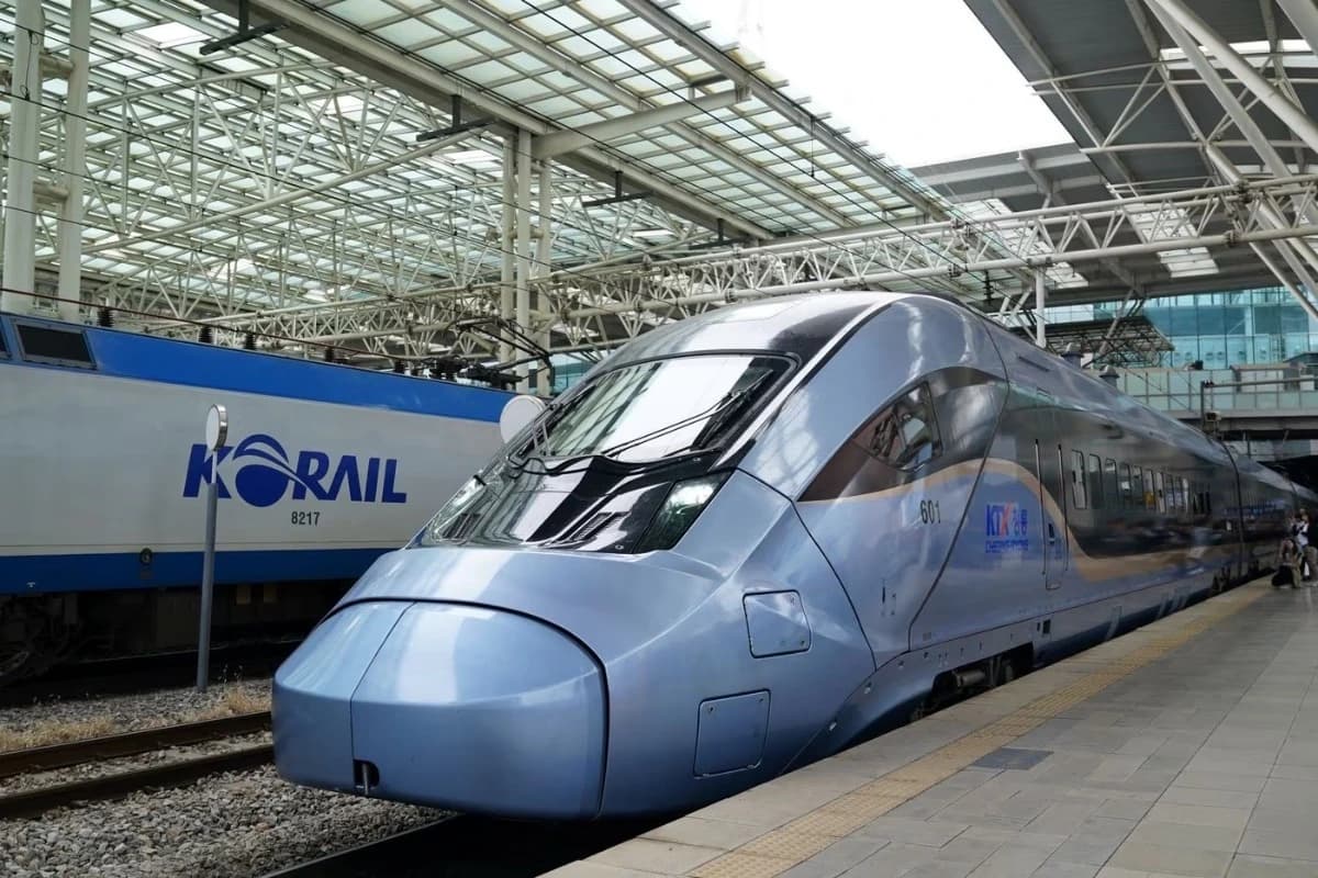 Foto kereta dan stasiun KORAIL