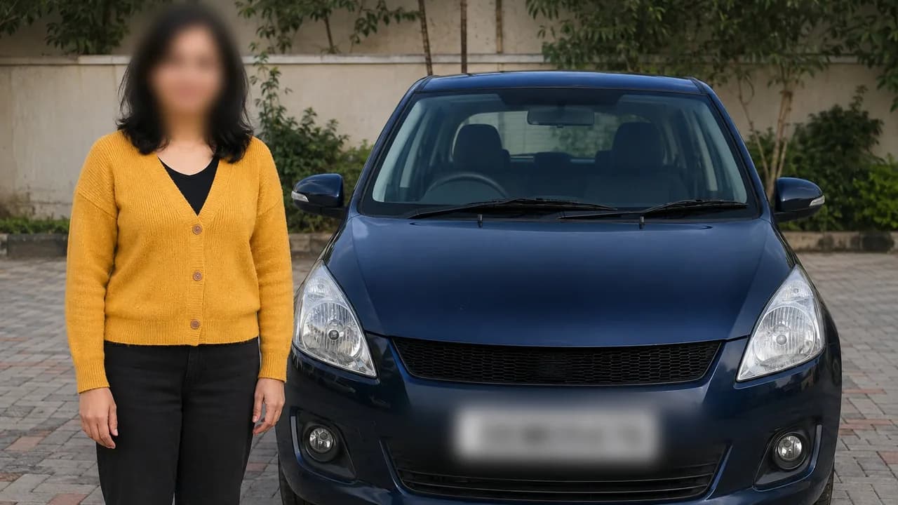 Echtes Ergebnis: Eine Frau steht vor einem Auto, ihr Gesicht und das Kennzeichen des Autos sind beide unscharf