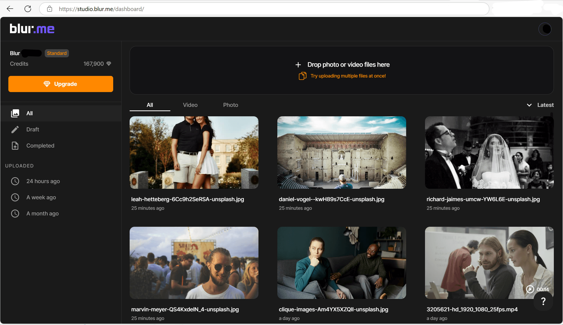 Schermata che mostra l'upload di una foto su BlurMe per sfocare e migliorare la qualità.