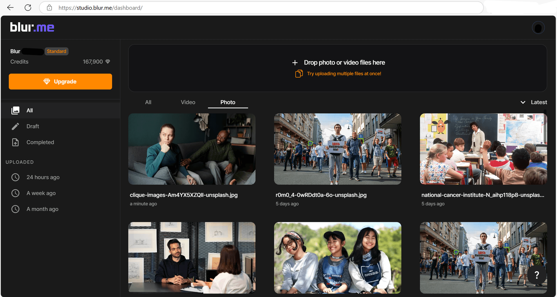 Subir foto para pixelar caras online gratis usando herramienta de edición fácil de usar.