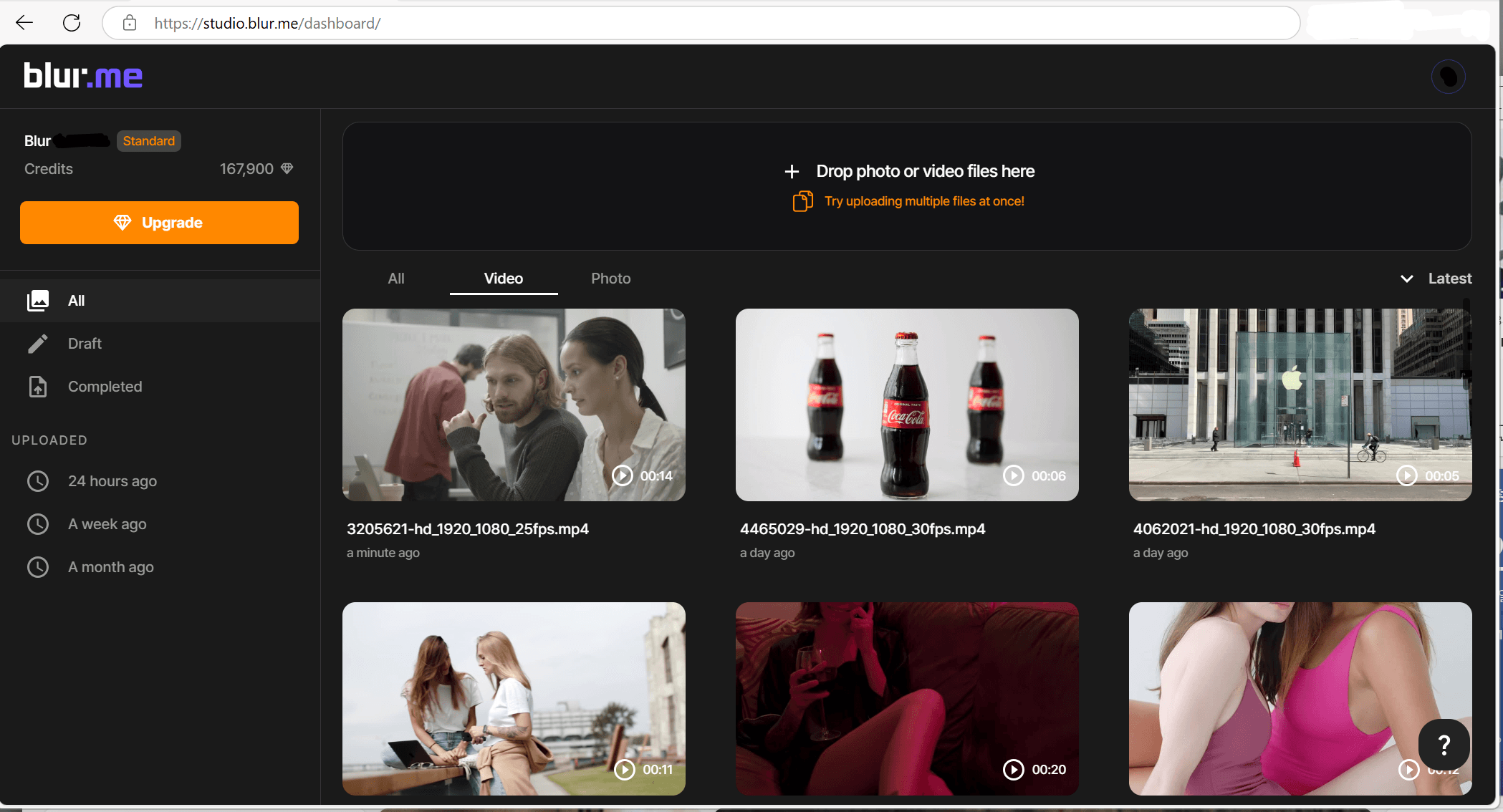 BlurMeのアップロードインターフェースにビデオファイルがアップロードされるスクリーンショット