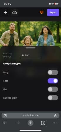 Faire glisser le doigt pour pixéliser une partie de l'image sur BlurMe à l'aide d'un iPhone