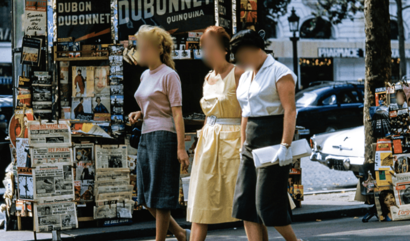 BlurMeのオンライン写真エディタで女性の顔を検閲した画像