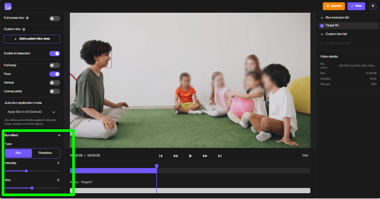 Ajustez la taille, l'intensité, et le suivi du flou avec l'éditeur vidéo en ligne de BlurMe