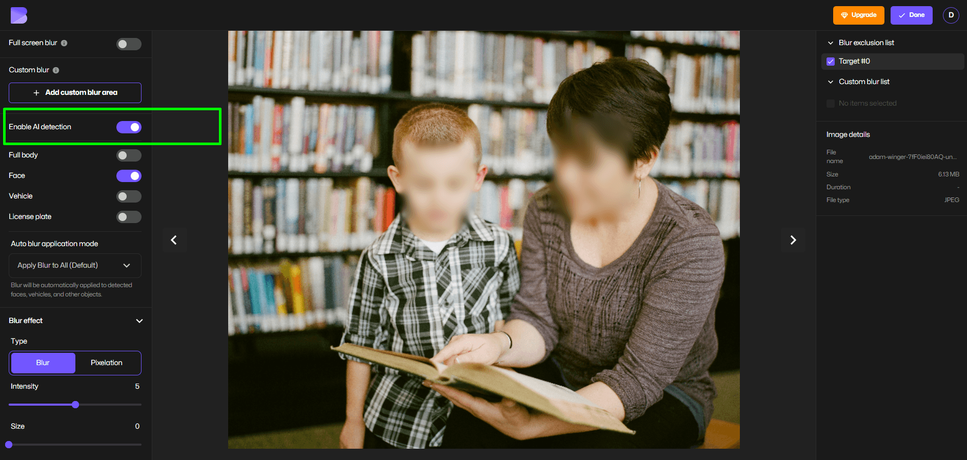 Écran de flou de visage sur photo.