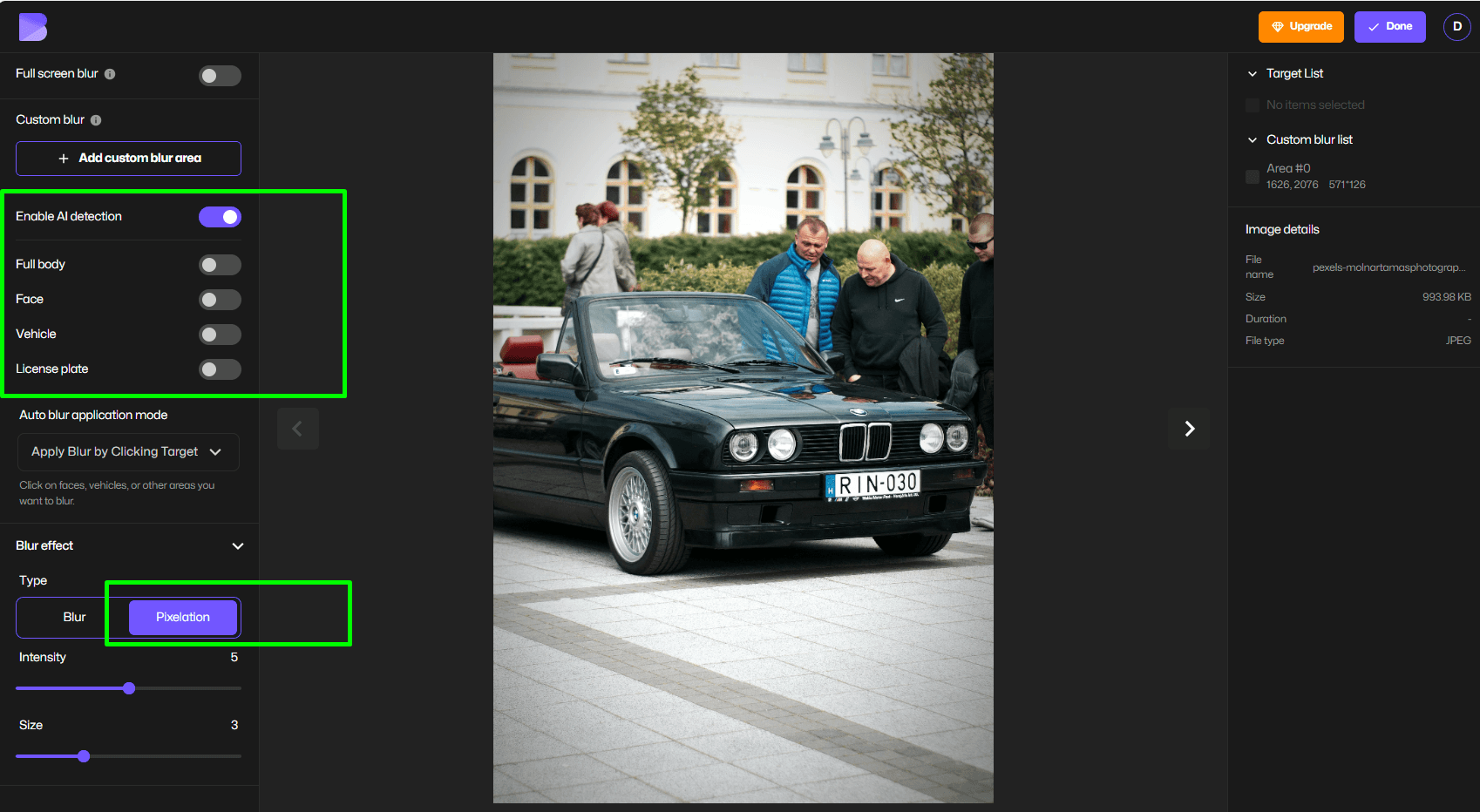 Selecting pixelation effect in Pixelate Image tool.